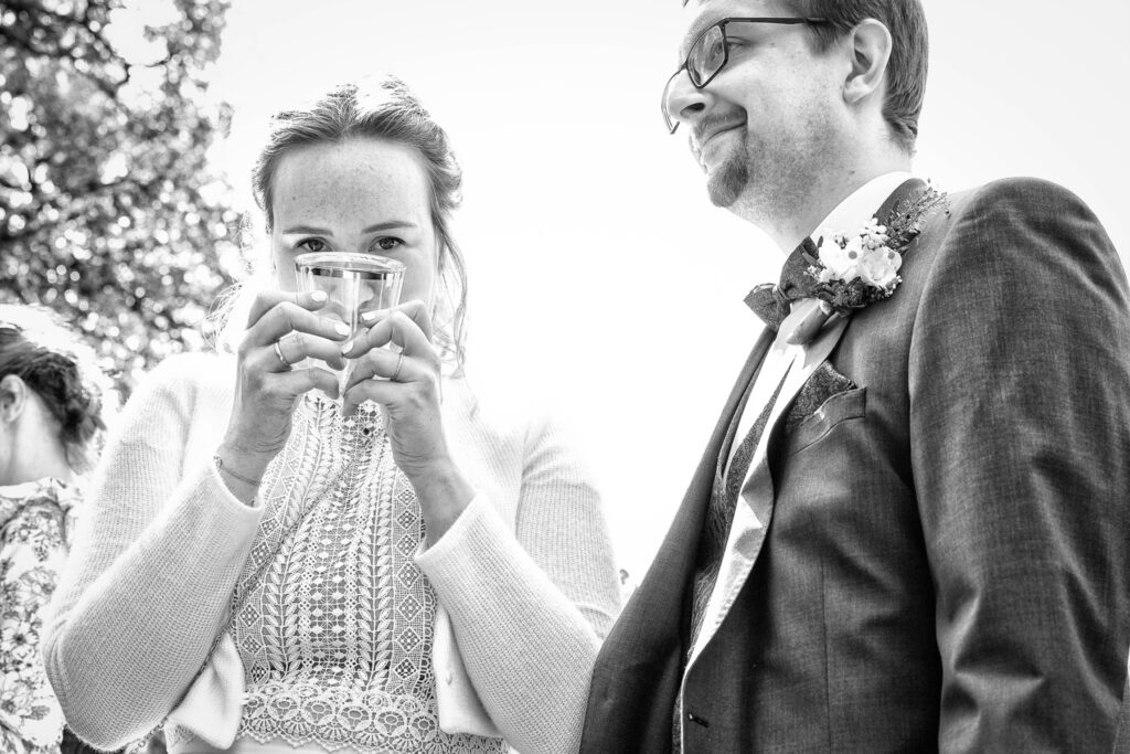 ungestellte Hochzeitsbilder aus Norddeutschland - alternative Hochzeit im Schlossgarten Oldenburg